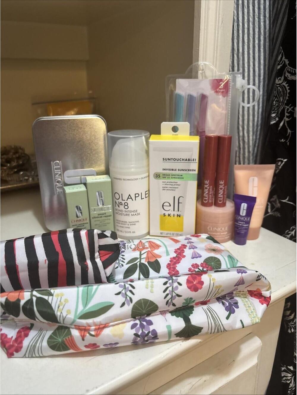 BUNDLE Lot Clinique Skincare, Makeup Bags, Tin Moisture Surge, Lipstick, Olaplex